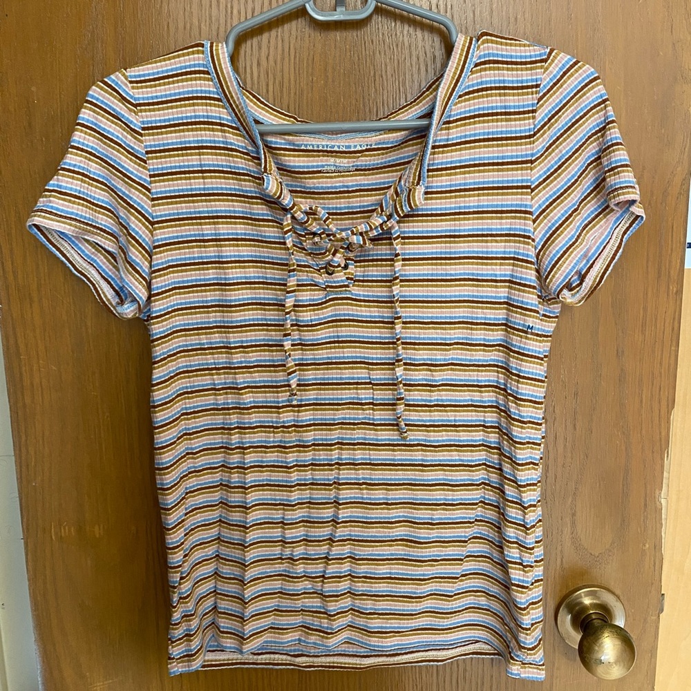 MULTICOLORED STRIPED AMERICAN EAGLE TEE WITH LACE UP